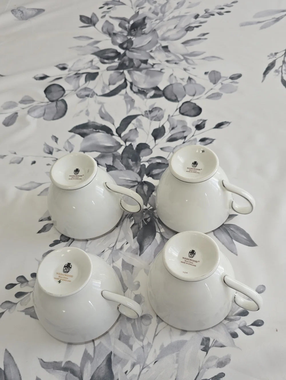 Wedgwood Bone China 4 Cups 4 Saucers Carlyn Made In England White